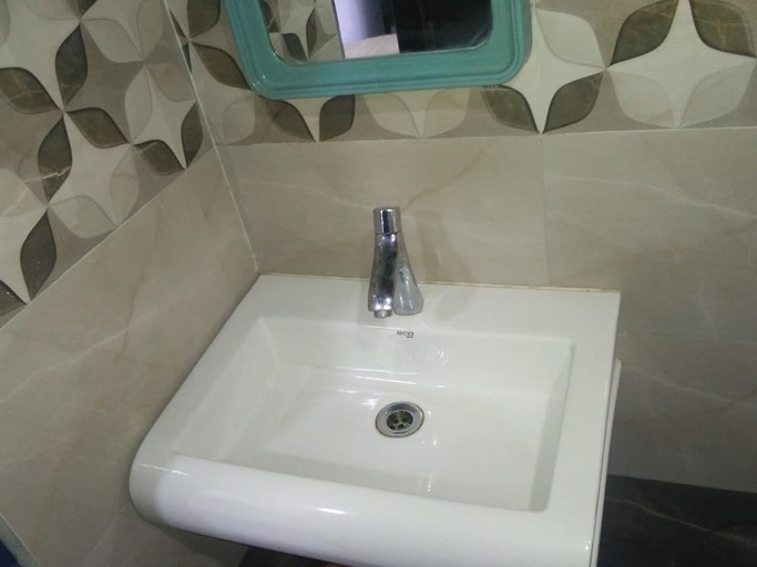 Bathroom, Swagatham Lodging, Thane