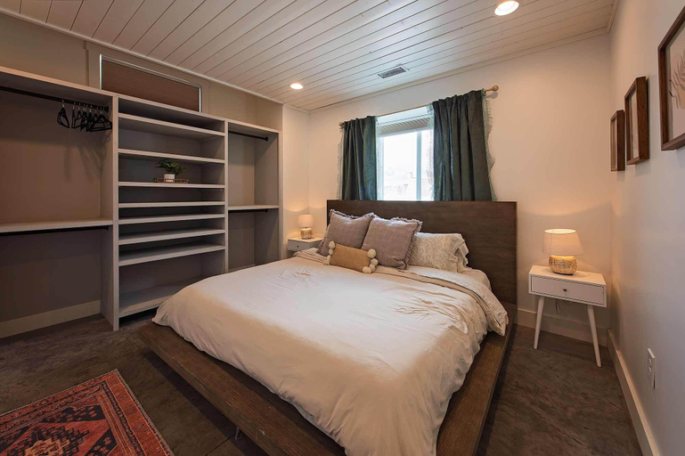 Bedroom 3, The Frothy Flat, Hamilton