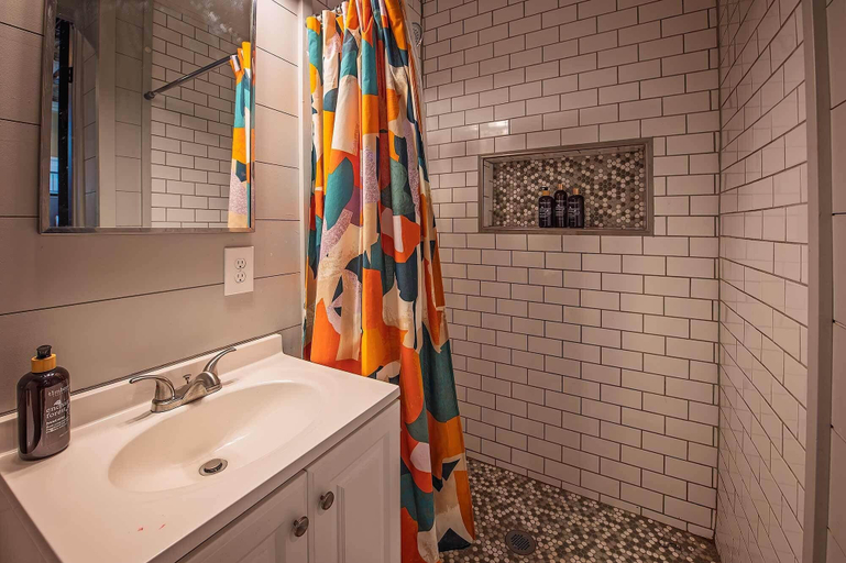 Bathroom 4, The Frothy Flat, Hamilton