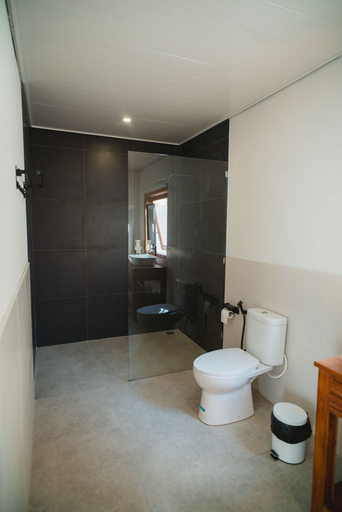 Bathroom 15