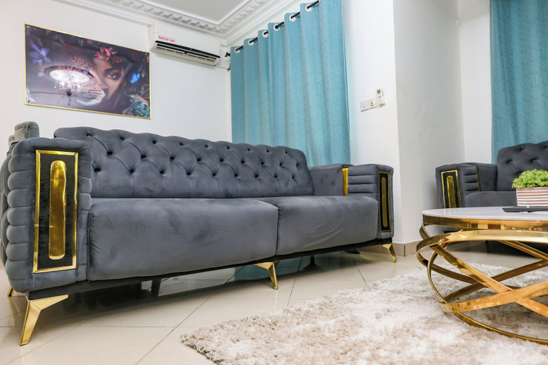 Others 2, T-Square Residence Makepe, Wouri