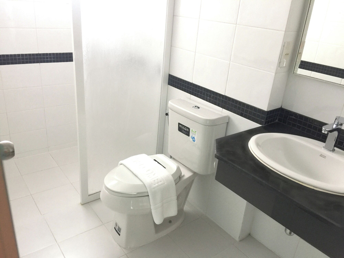 Bathroom 18