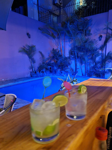 Food & Drinks