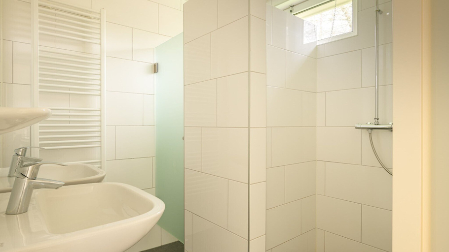 Bathroom 3, Summio Vakantiepark Emslandermeer, Vlagtwedde