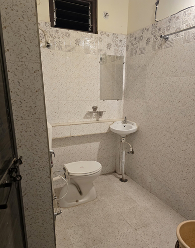 Bathroom, Hotel Devraj, Surguja
