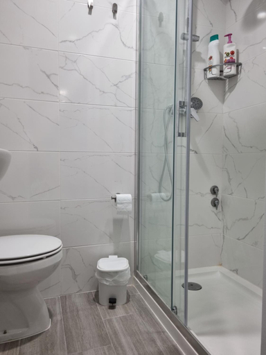 Bathroom 2, Residencia Salva-Vidas, Nazaré
