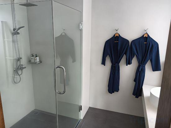 Bathroom 24