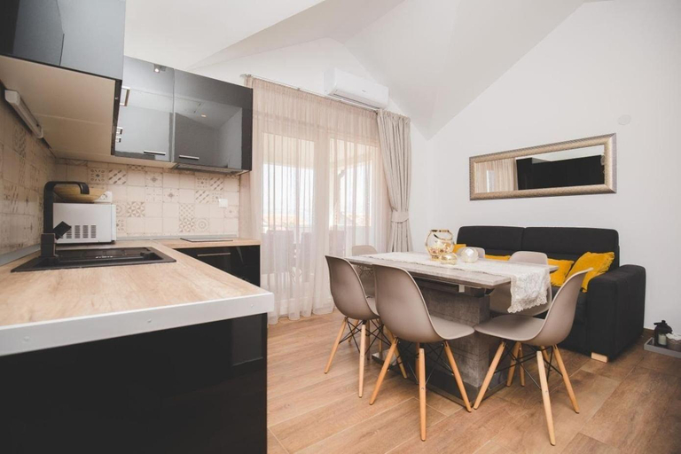 Others 5, Apartments Salsa, Supetar