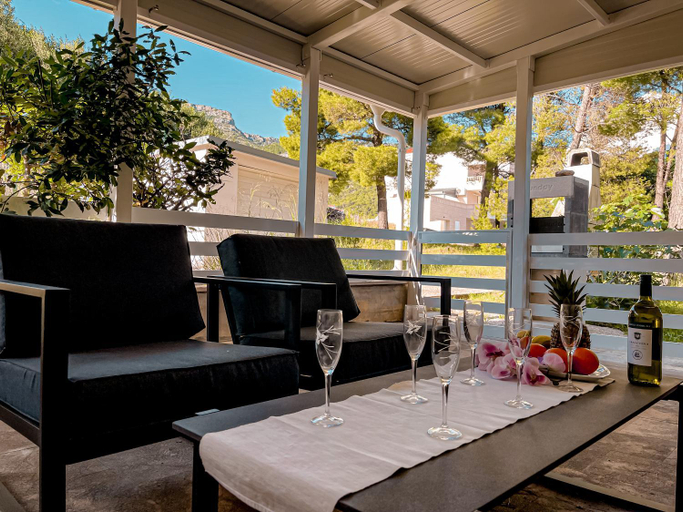 Food & Drinks, Apartments Mistral, Bol