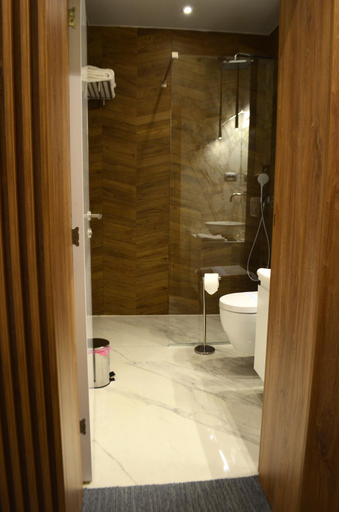 Bathroom 17