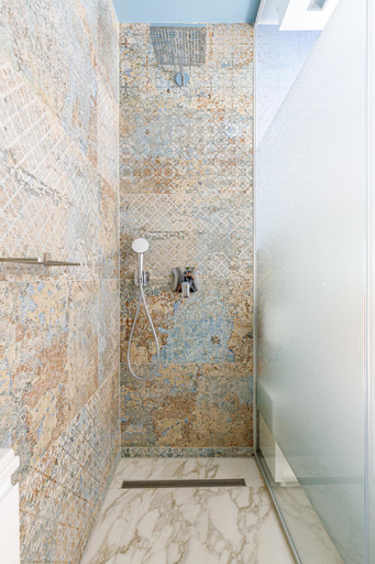 Bathroom 16
