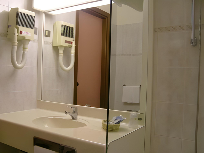 Bathroom 4, Art & Hotel Treviolo, Bergamo