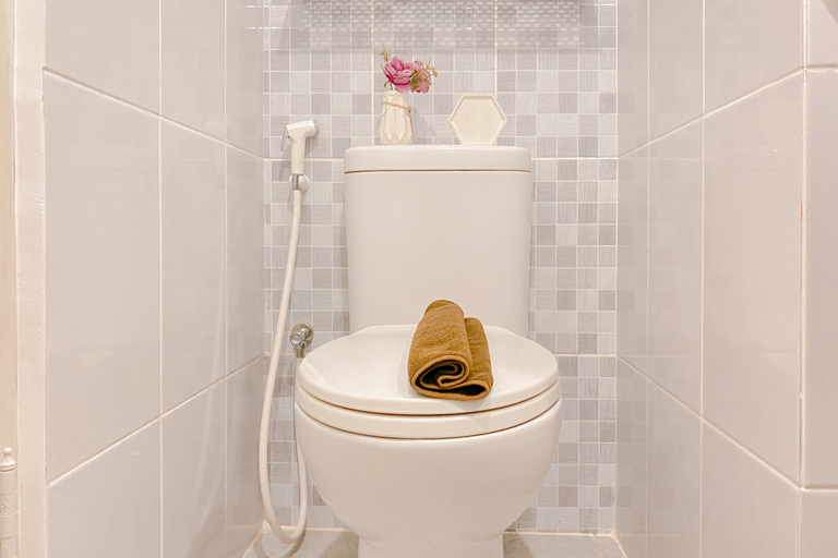 Bathroom 5, Nice Comfort Studio at Tokyo Riverside PIK 2 Apartment By Travelio, Tangerang