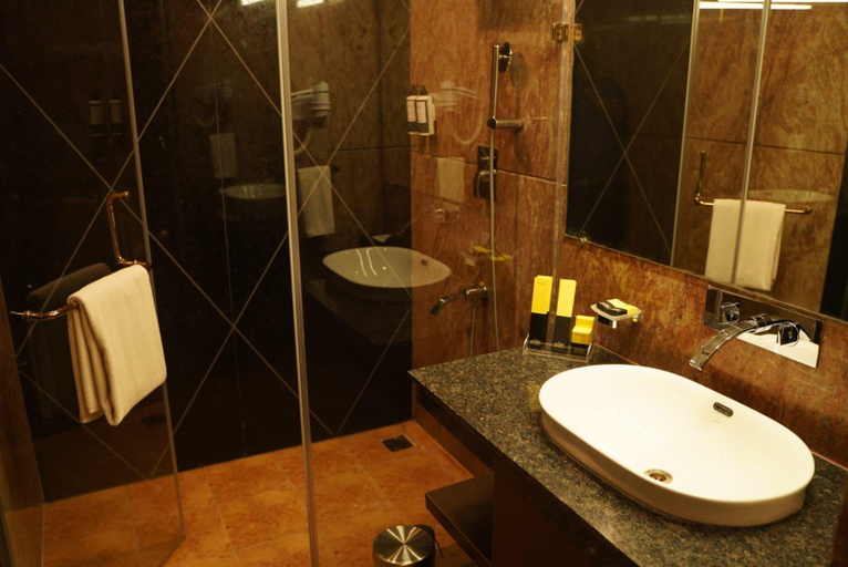Bathroom 10