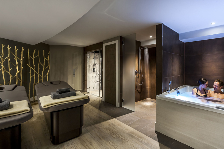 Bathroom 4, Langdale Hotel, Cumbria