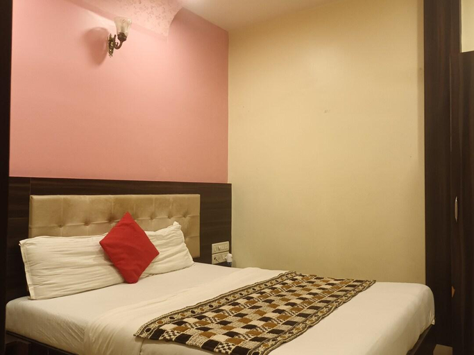 Bedroom 3, Hotel Golden galaxy, Mumbai Suburban