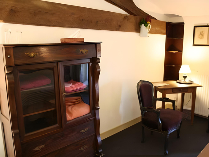 Bedroom 3, Aux Chambres des Bujours, Charente-Maritime