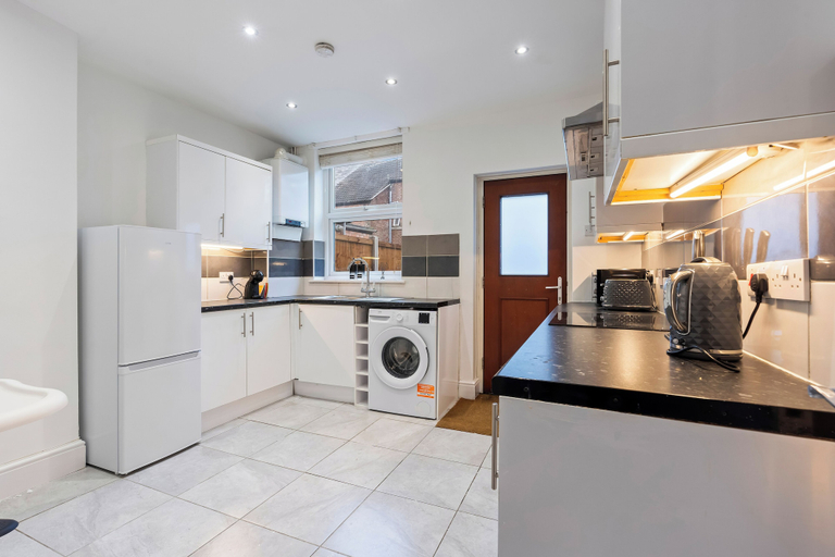 Others 4, Elegant Stay Sleep 8 Parking, Nottingham