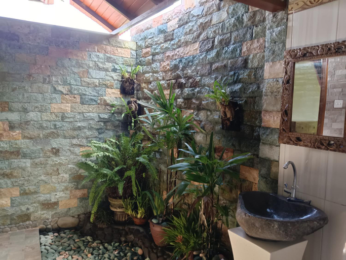 Bathroom 4, Mancur Guesthouse, Gianyar