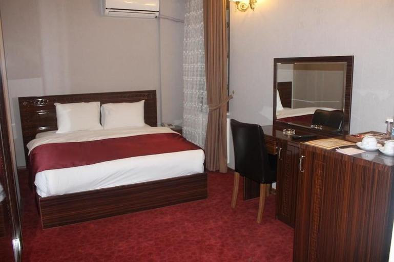 Others 2, Resmina Hotel, Merkez