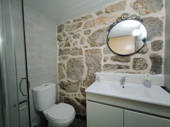 Bathroom 3, Aldeia de Pontes, Melgaço