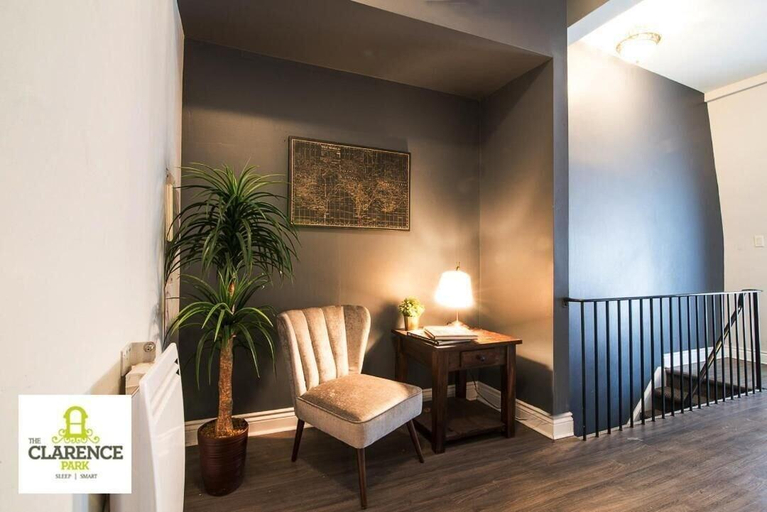 Public Area 3, The Clarence Park - Hostel, Toronto