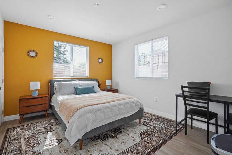 Others 4, Good Shepard Homestay, Los Angeles