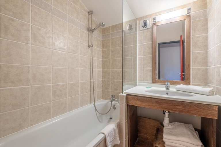 Bathroom 4, Residence Pierre & Vacances Le Quartz, Savoie