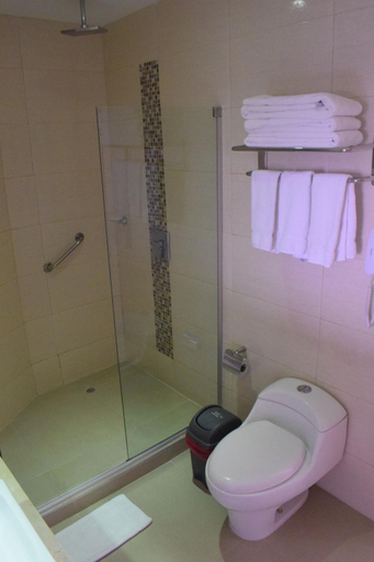 Bathroom 5, Radisson Hotel Diamond Barranquilla, Barranquilla