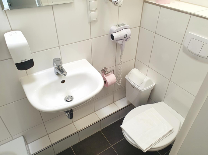 Bathroom 14
