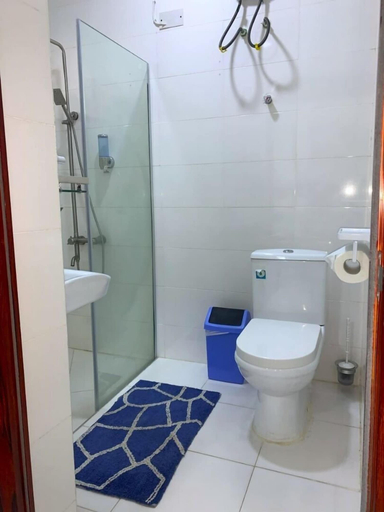 Bathroom 3, Park Springs Hotel, Cape Coast