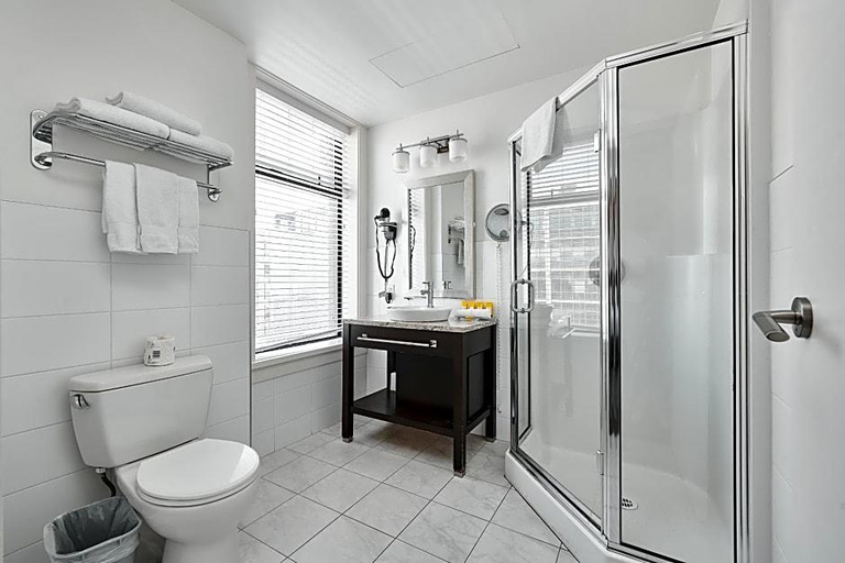 Bathroom 4, Hotel Rialto, Capital