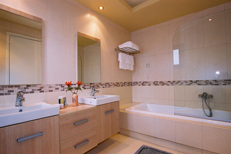 Bathroom 5, Lemnos Village Resort, North Aegean