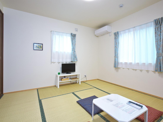 Bedroom 2, Shironoshita Guesthouse, Himeji