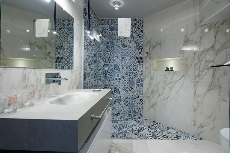 Bathroom 14