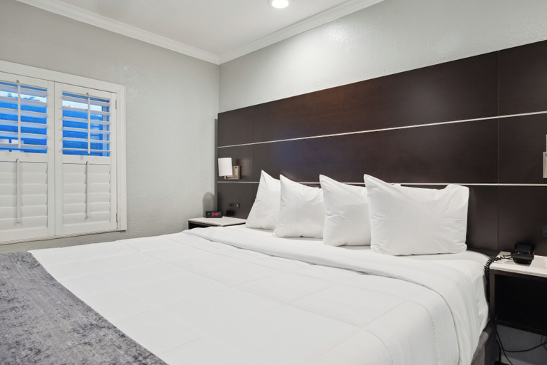 Bedroom 3, Bayhill Inn, San Mateo
