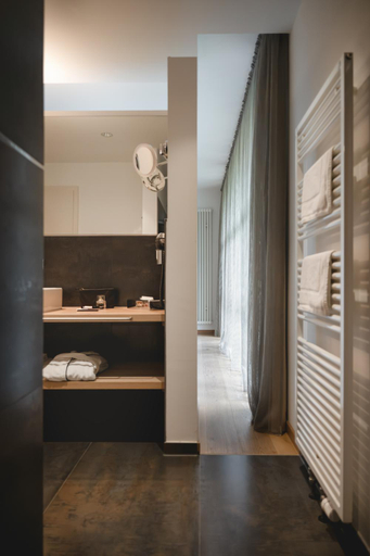 Bathroom 10