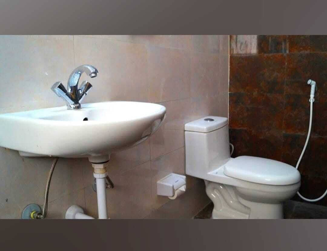 Bathroom 5, HOTEL TRAVAASA, Jaipur