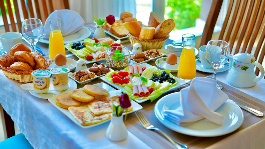 Food & Drinks 9