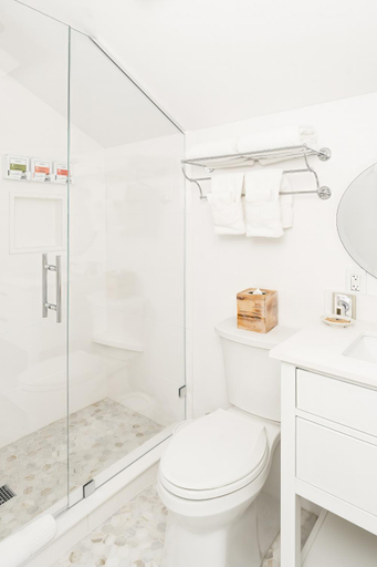 Bathroom 3, The Cottages and Lofts at Boat Basin, Nantucket