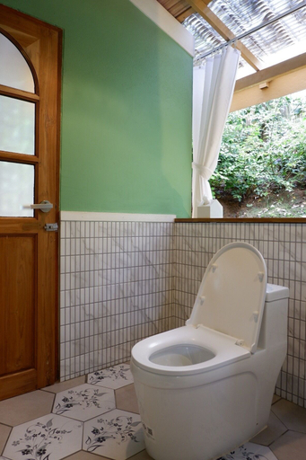Bathroom 3, Akha PhamiO, Mae Sai