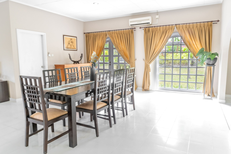 Dining Room 7