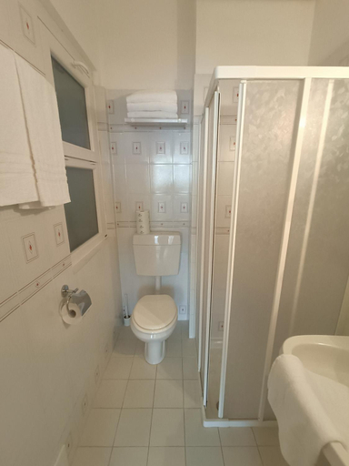 Bathroom 4, Hotel Merano, Gorizia