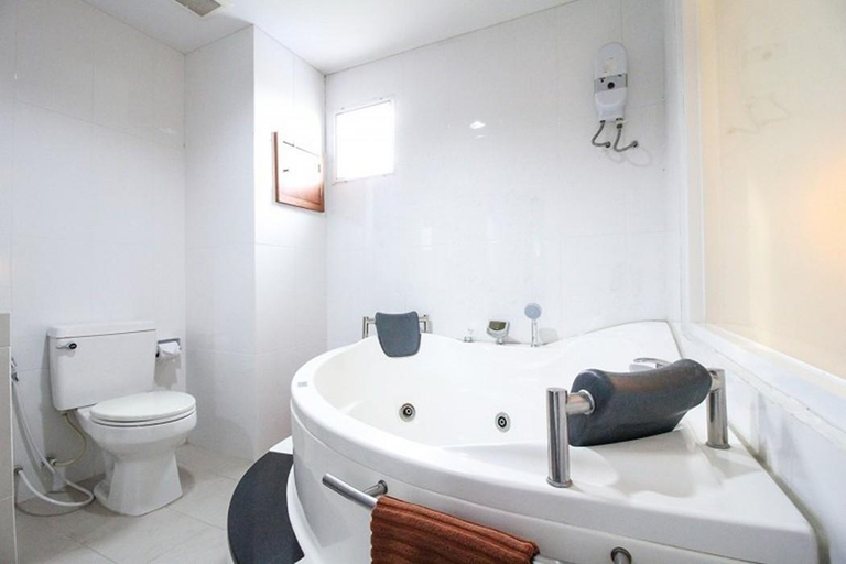 Bathroom 5, Convenient Grand Hotel, Bang Sao Thong