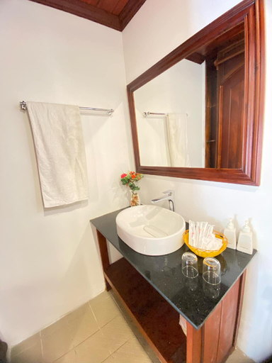 Bathroom 5, Luang Prabang Villa Sirikili River View, Luang Prabang