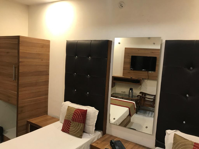 Others 4, Hotel Crystal Deluxe @New Delhi Railway Station, West