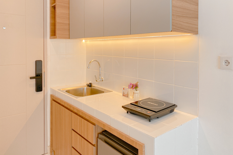 Others 4, Best Studio Room at Tokyo Riverside PIK 2 Apartment By Travelio, Tangerang