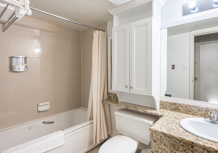 Shower 2, Le Bordeau a Saint-Sauveur, Les Pays-d'en-Haut