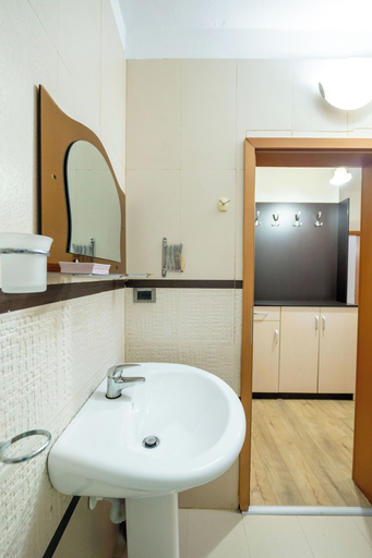 Bathroom 3, Tirent Apartment - Spacious 2-Bedroom Stay Near Liqeni i Thatë, Tirana