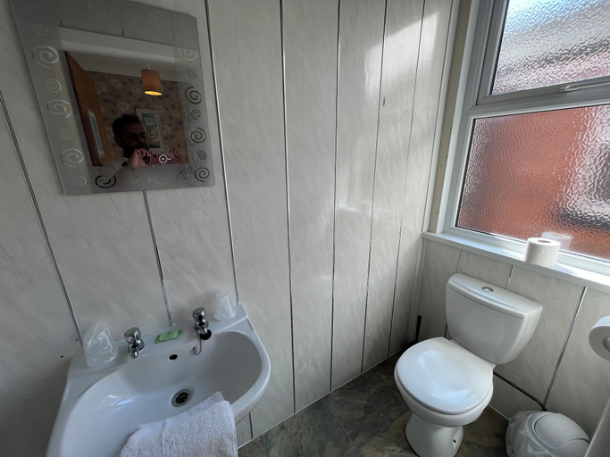 Bathroom 4, Fairhaven Hotel Central Blackpool, Blackpool
